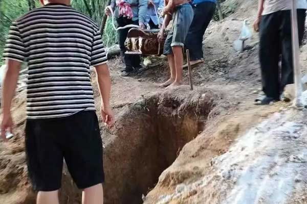 下葬时放什么对后人好 下葬时放什么对后人好